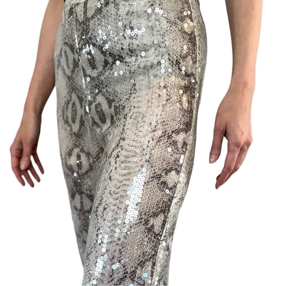 NWT✨Pretty Little Thing Silver Snake Sequin Wide Leg Pants - Picture 4 of 7